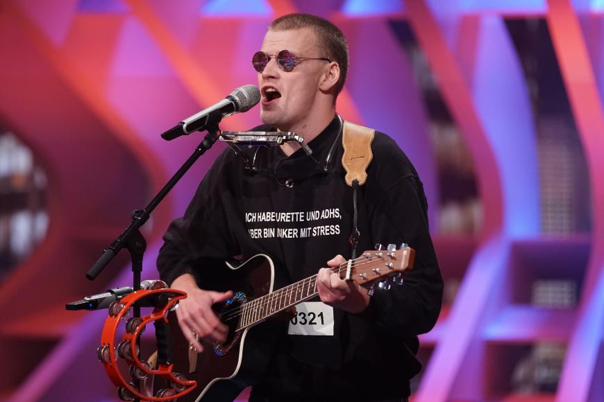 DSDS-Kandidat Dominik Sommer schockt mit seinem Auftritt die Jury.