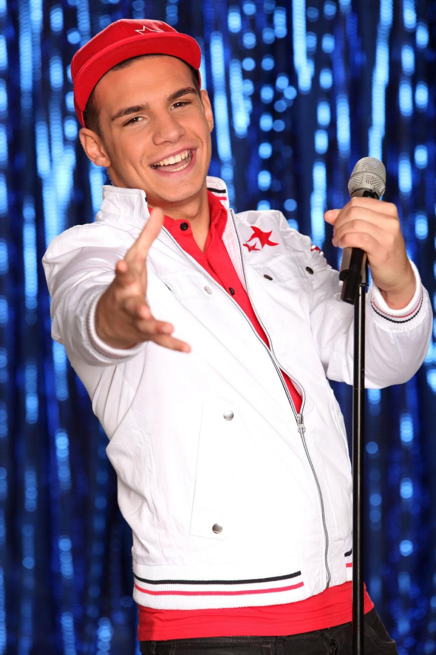 Pietro Lombardi, 24, Sänger & Reality-TV-Star
Seine Teilnahme steht aktuell noch auf der Kippe: Pietro Lombardi hat sich am Fuß verletzt. Wird er trotzdem mittanzen können? Im vergangenen Jahr belegte seine Noch-Frau Sarah Lombardi den zweiten Platz - wir sind gespannt, welche Leistungen der 24-Jährige aus seinem Cap zaubert.