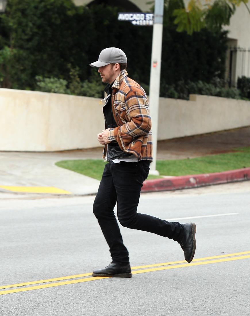 Ryan Gosling hatte es eilig auf dem Weg zu seinem Wagen.