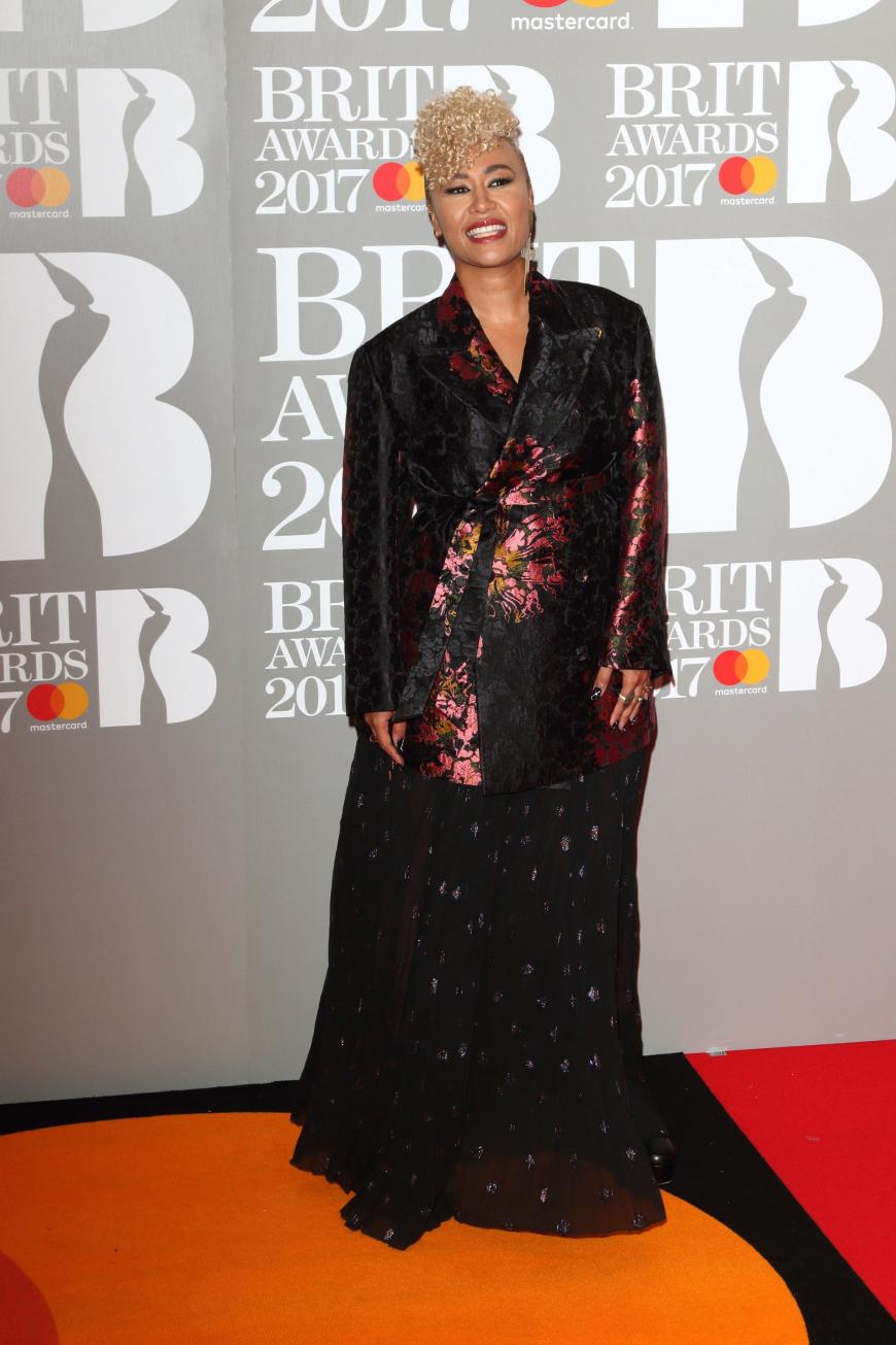 Die Sängerin Emeli Sandé beeindruckte uns mit einer schwarzen Kreation, die ihr sehr gut stand. Das Outfit überzeugt vor allem auf den zweiten Blick.