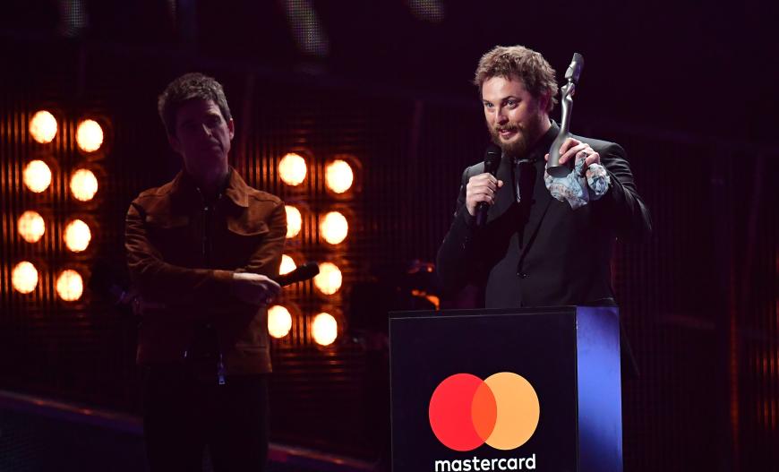 Duncan Jones bedankte sich für die zwei Brit Awards für seinen Vater David Bowie.