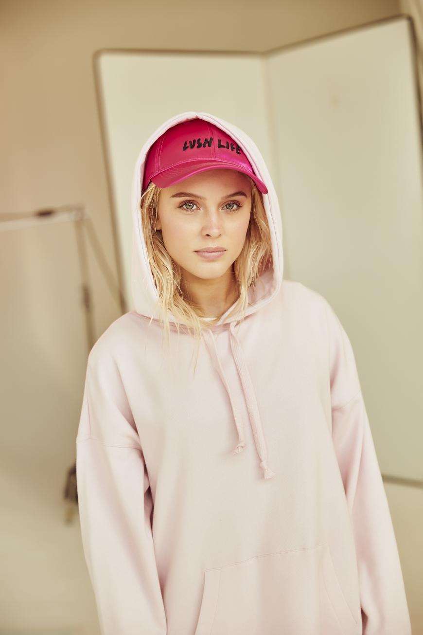 Die Sängerin Zara Larsson ist nicht nur wunderschön, sie hat auch einen tollen Fashion-Style!