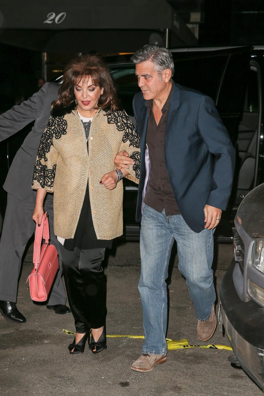 George Clooney hakt sich bei Baria Alamuddin ein.