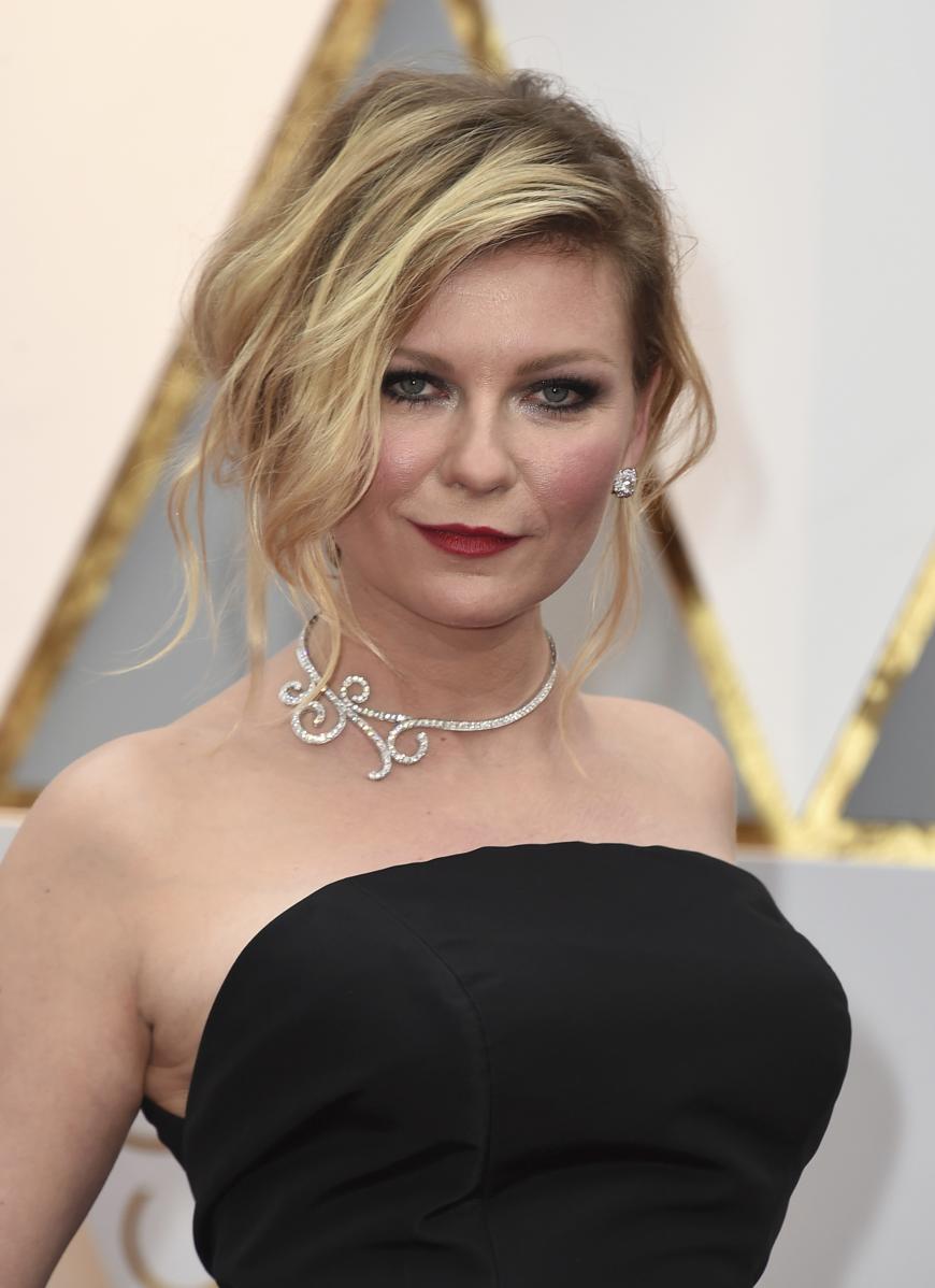 Tara Reid, ähhhh Entschuldigung! Kirsten Dunst ist eindeutig älter geworden und das Make-up ist einfach too much. Es lässt die blonde Schauspielerin viel älter aussehen (sie ist erst 34!). Irgendwie gibt es langsam eine gewisse Ähnlichkeit zu Tara Reid.