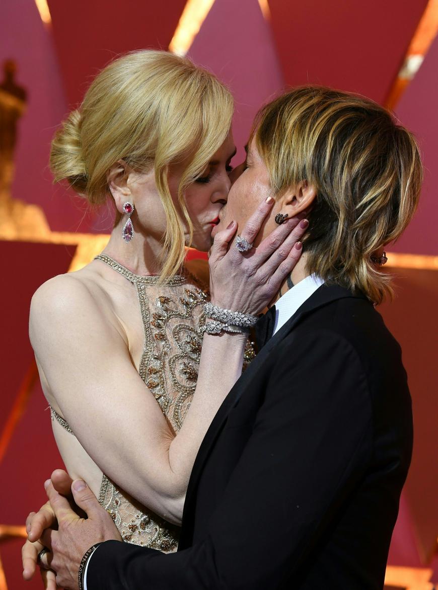 Mmmmmmhwah! Nicole Kidman und Keith Urban tauschen Küsse aus.