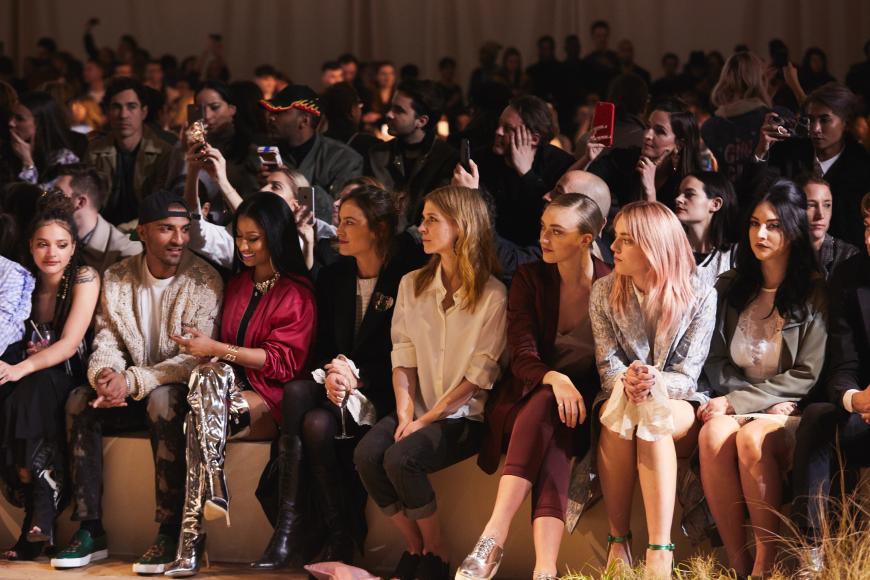Nicki Minaj hatte nicht nur ein super cooles Outfit an, sie genoss sichtlich die Show von H&M.