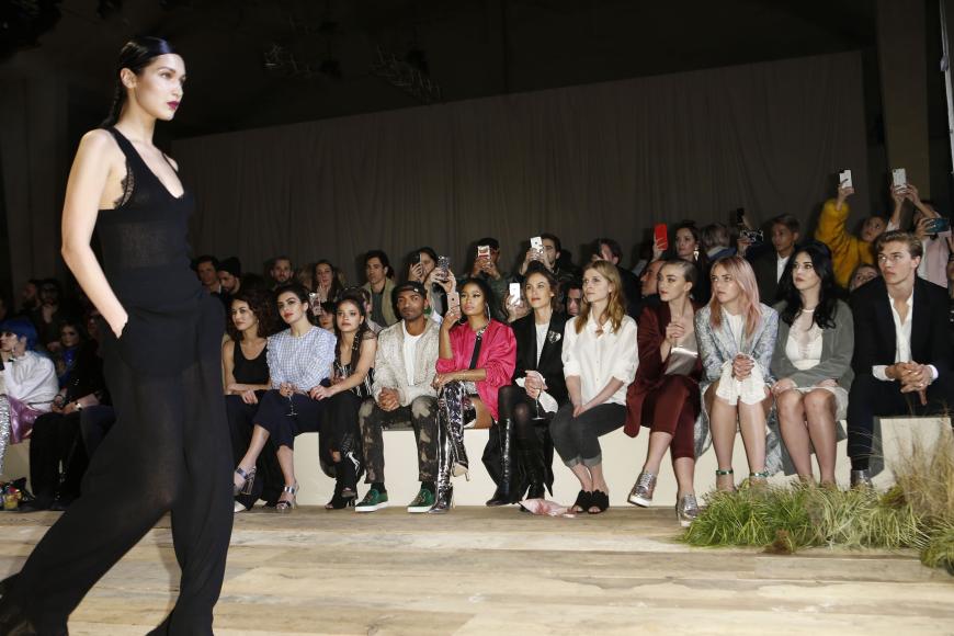 Bella Hadid rockte den Laufsteg, Nicki Minaj saß natürlich in der Front Row.
