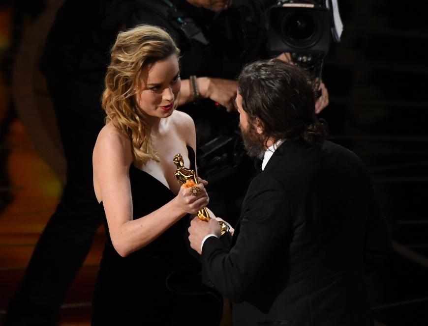 Interviewt wurde Jane Fonda von Brie Larson, die Casey Affleck bei den Oscars kein Lächeln schenkte.