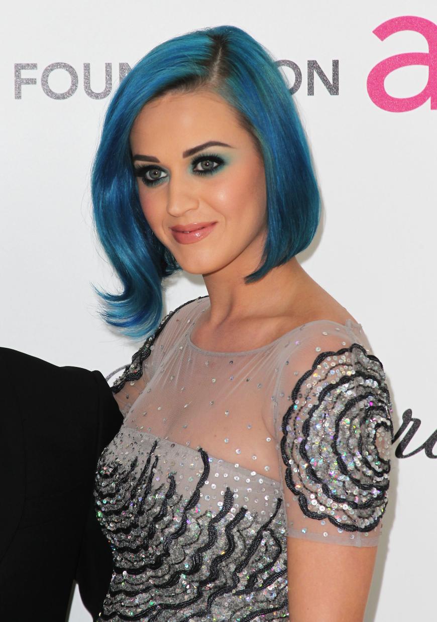 Auch mit knallblauer Mähne beweist Katy Perry Mut zur Veränderung. Nach der Trennung von Orlando Bloom sieht sie jetzt aber ganz anders aus...