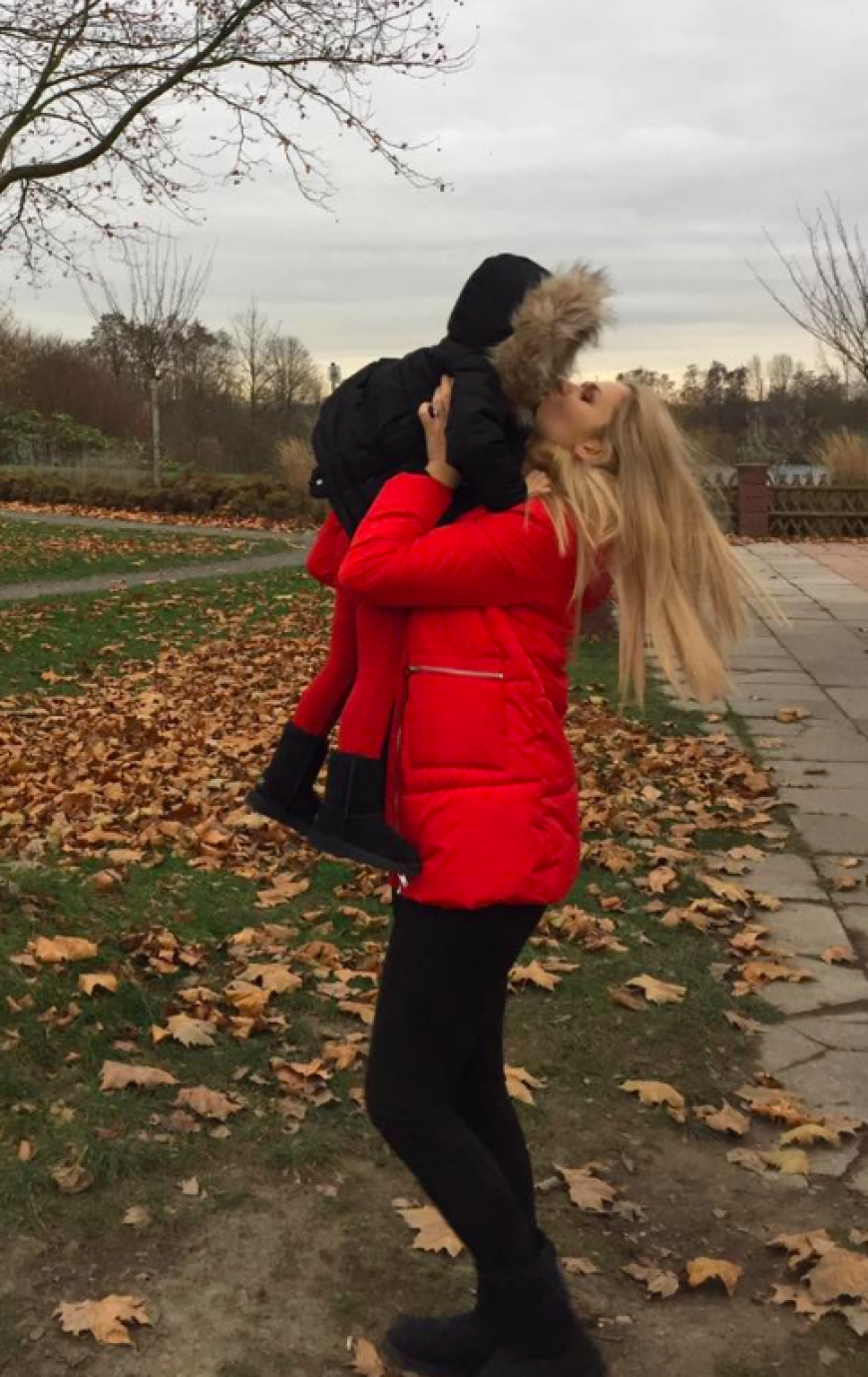 Sara Kulka musste Tochter Mathilda für ihre Dschungelcamp-Teilnahme längere Zeit allein lassen.
