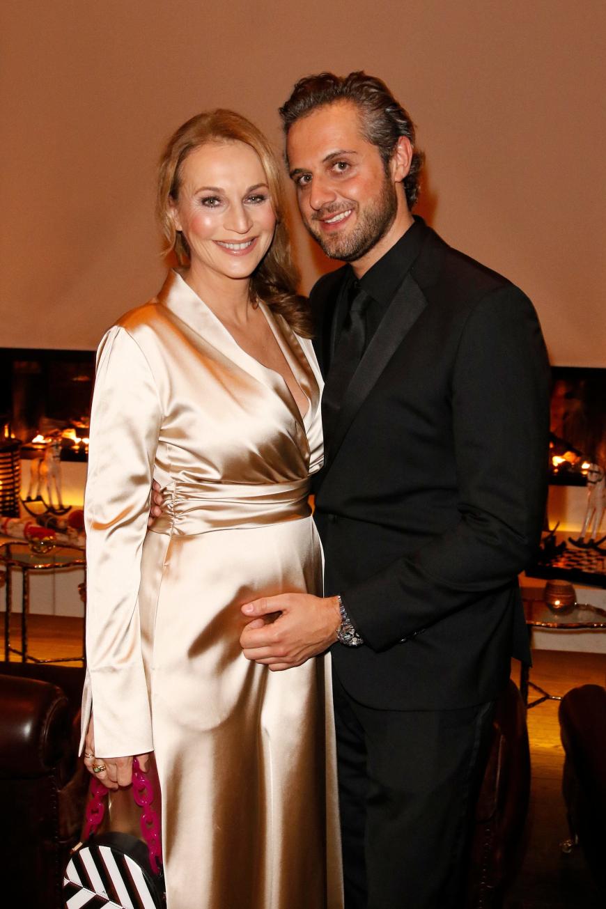 Caroline Beil und ihr 16 Jahre jüngerer Freund Philipp Sattler erwarten Nachwuchs.