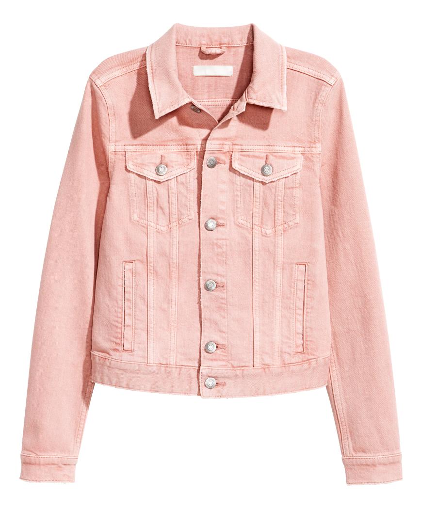 Ok, was gibt es Schöneres für das Frühjahr als eine rosafarbene Jeansjacke? Genau, nichts! H&M, ca. 35€.