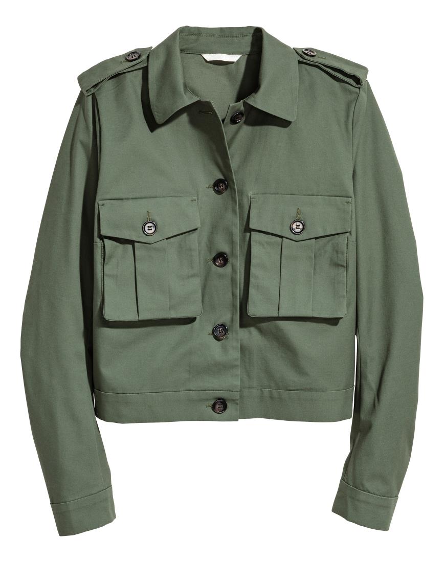 Eine Jacke im Army-Stil gehört im kommenden Frühling zum Pflichtprogramm, H&M ca. 40€, erhältlich ab 30. März.