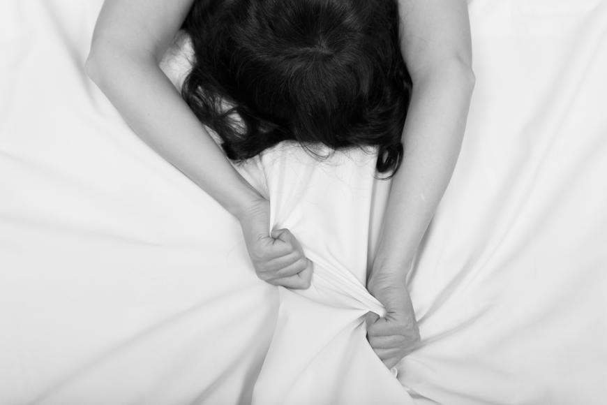 Frauen sind sehr gut da drin, sich durch negative Gedanken auch beim Sex verrückt zu machen...