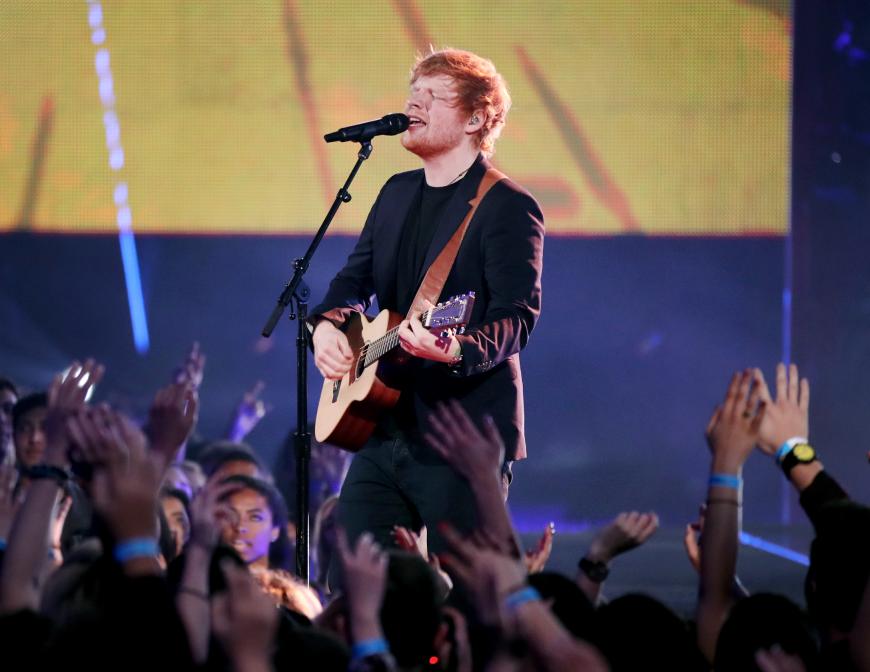 Mit Gitarre, sanfter Stimme und Schmusesongs begeistert der
