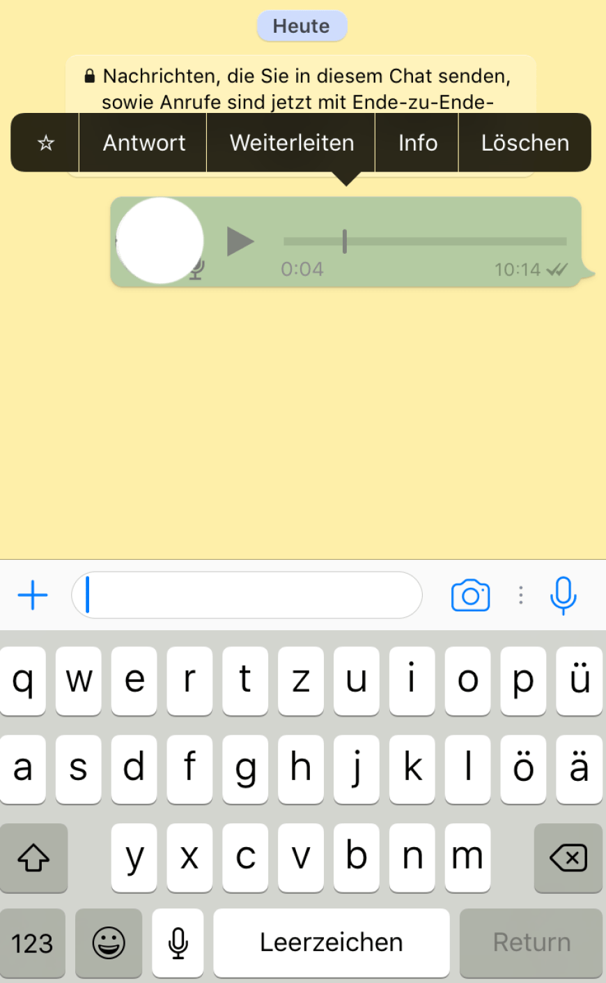 Die Sprachnachricht bei WhatsApp etwas länger gedrückt halten, bis der Button