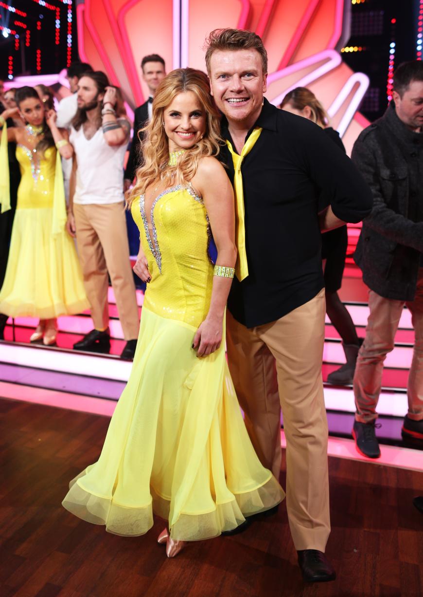 Vorzeitiges "Let's Dance"-Aus für Bastiaan Ragas? Tanzpartnerin Sarah Latton ist geschockt: "Ich bin so traurig, wenn das nicht klappt. Es berührt mich sehr und ich wünsche mir wirklich sehr, dass wir an den Start gehen können".