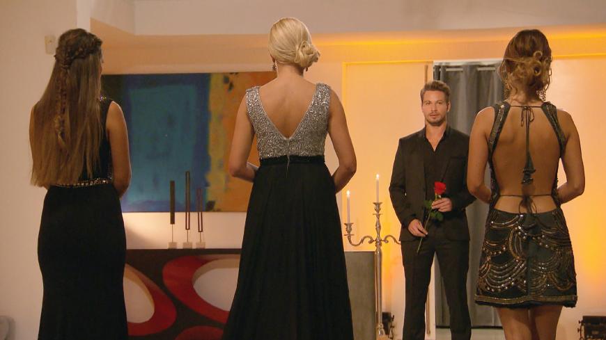 Was für eine Überraschung! Statt für Favoritin Viola Kraus (r.) entschied sich Sebastian Pannek im Halbfinale für Erika Dorodnova (M.).