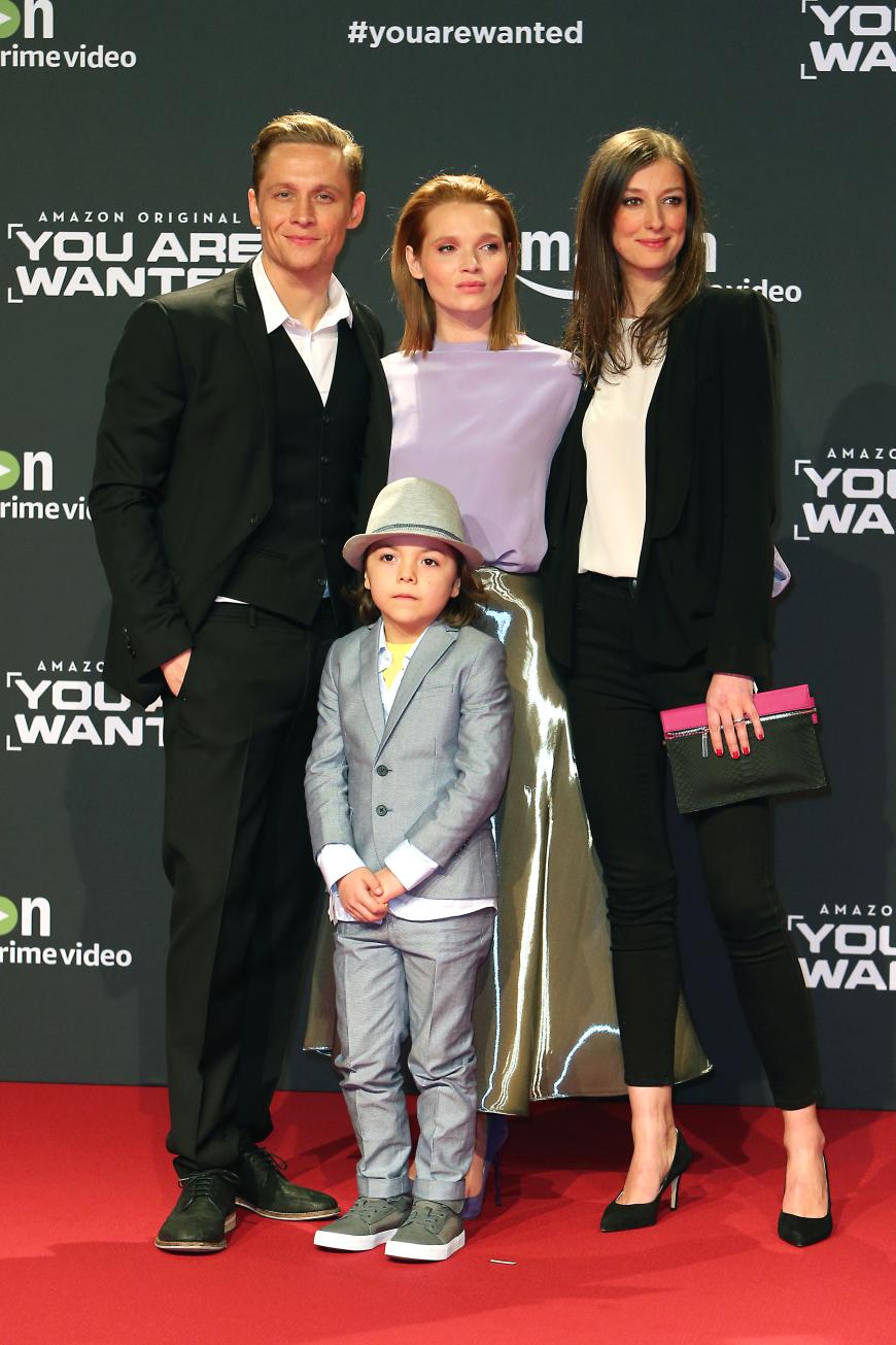 Auch Karoline Herfurth (Mitte) und Alexandra Maria Lara (rechts) gehören zum Promi-Cast des sechsteiligen Thrillers.
