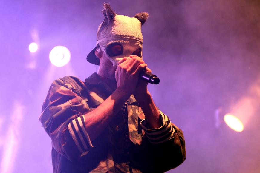 Rapper Cro, der mit gebürtigem Namen Carlo Waibel heißt, turtelt derzeit mit der hübschen Anuthida.
