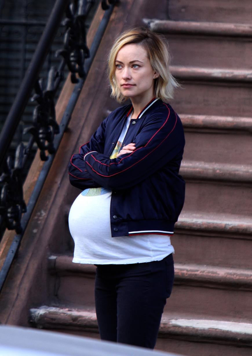 Olivia Wilde mit stolzer Babykugel in New York.