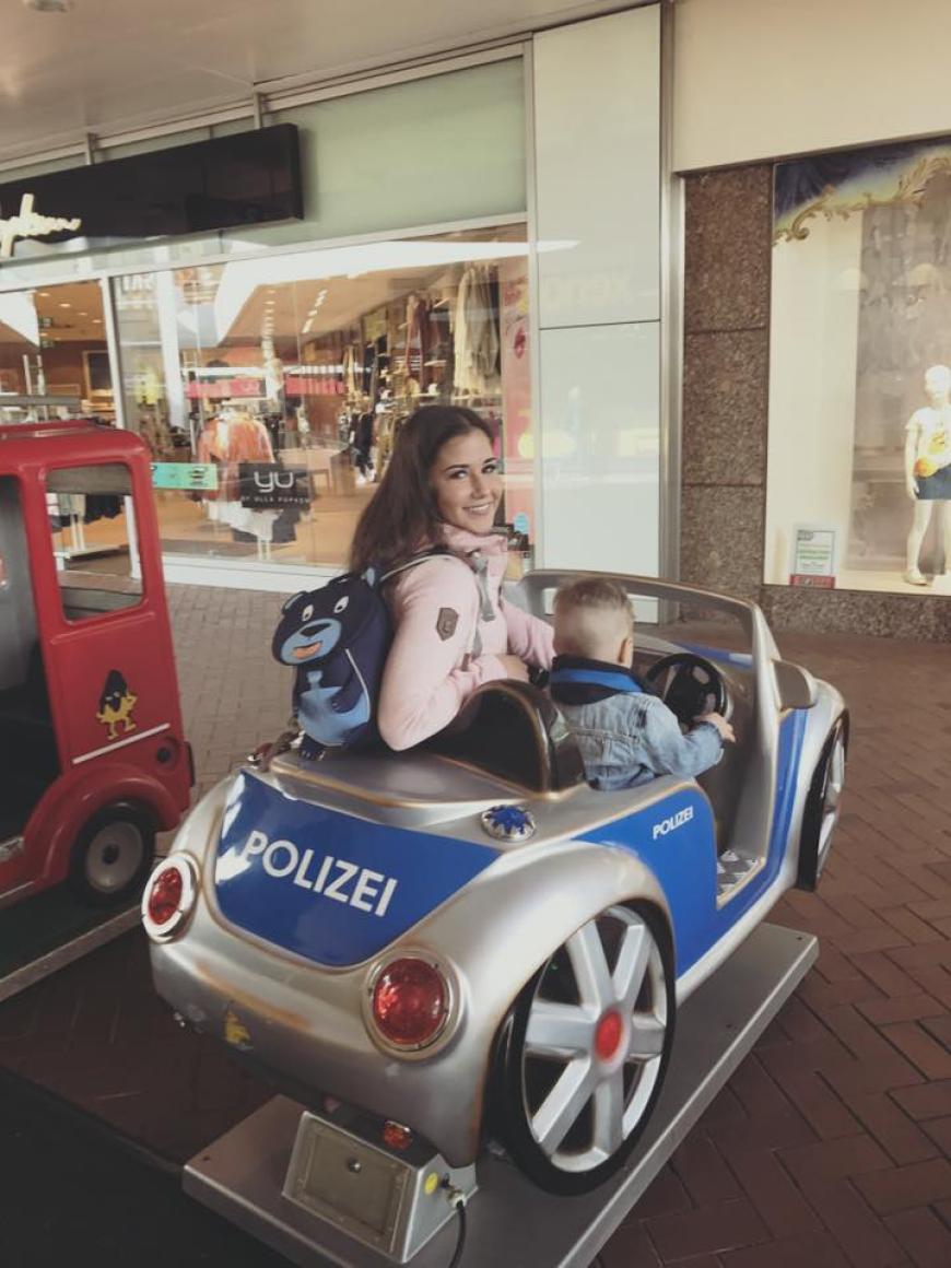 Sarah Lombardi: So meldet sie sich auf Facebook zurück - Bild 1