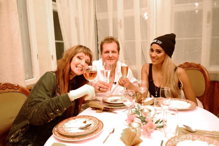 Hanka Rackwitz, Jens Büchner und Sarah Joelle Jahnel warten am dritten Abend vergeblich auf Marc Terenzi.