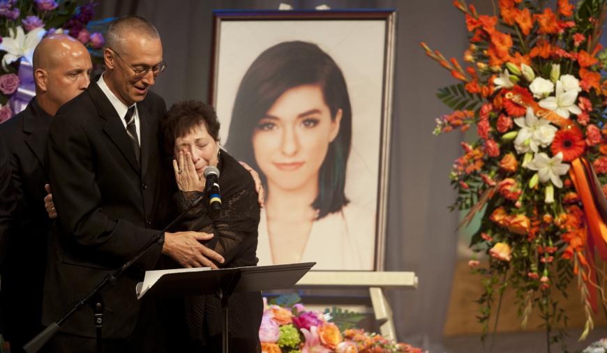 Die Eltern von Christina Grimmie bei der Beerdigung ihrer Tochter - Vater Albert Grimmie fordert nun Gerechtigkeit.