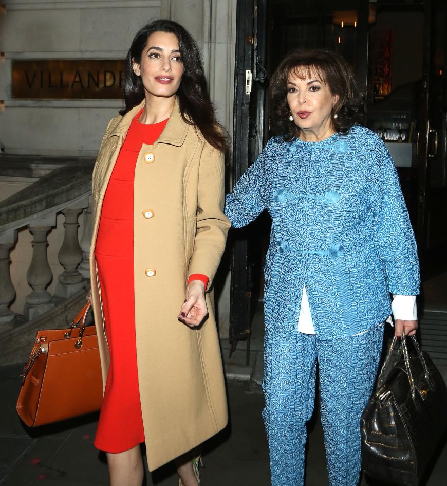 Amal Clooney war dort mit ihrer Mutter Baria unterwegs.