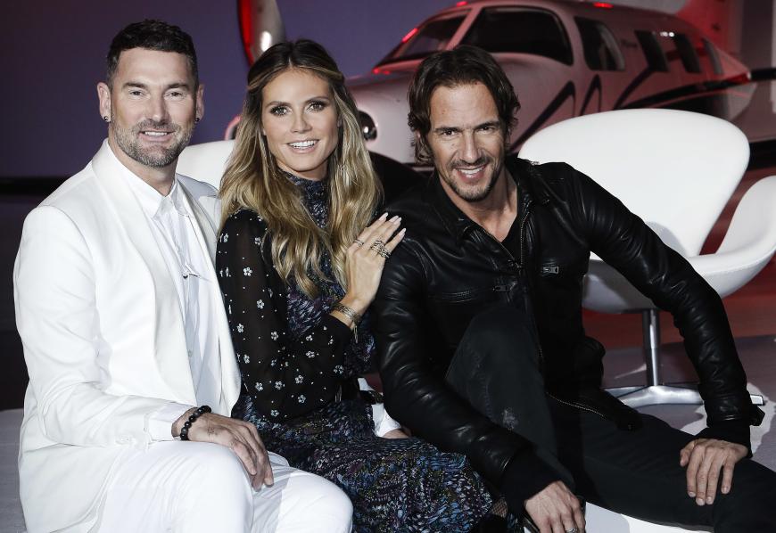 Michael Michalsky, Heidi Klum und Thomas Hayo (r.) müssen sich von der Favoritin verabschieden.