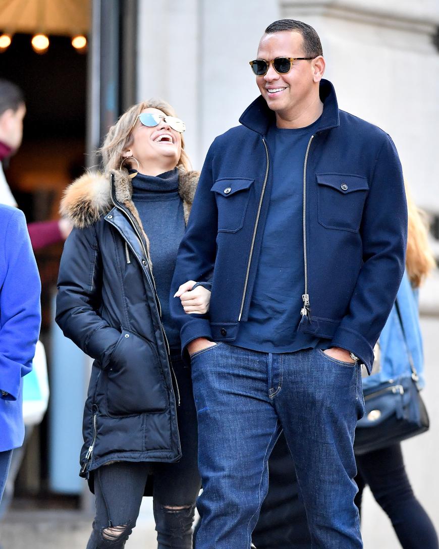 Alex Rodriguez bringt Jennifer Lopez offensichtlich zum Lachen.