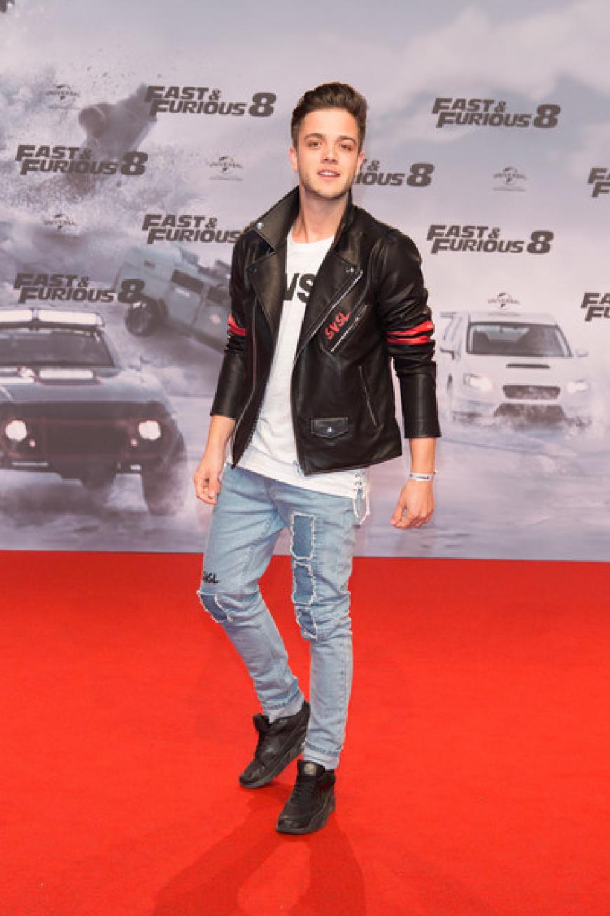 Luca Haenni, der ehemalige DSDS-Kandidat, hatte super gute Laune und war bestimmt auch ein bisschen aufgeregt bei der Premiere, mit den ganzen Weltstars auf dem roten Teppich zu erscheinen.