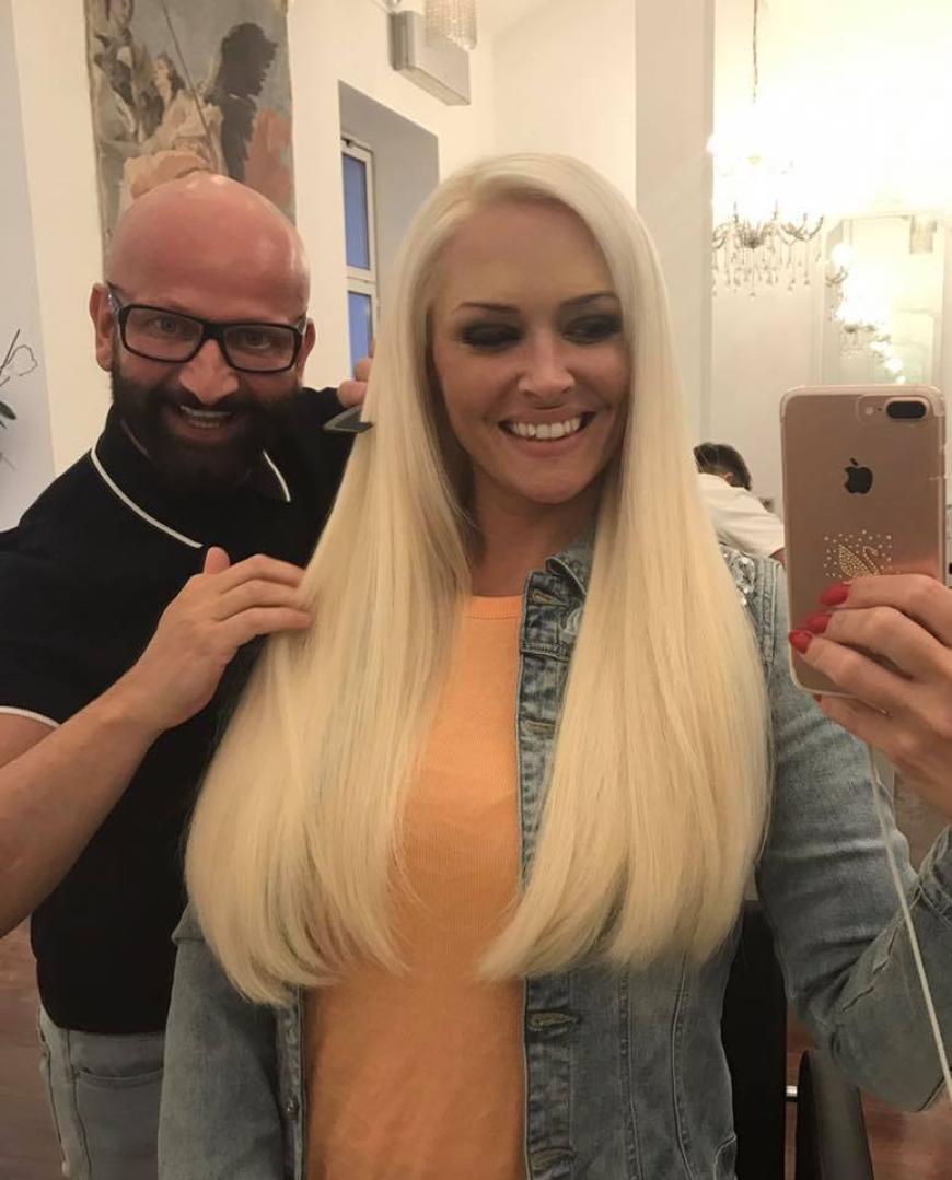 Daniela Katzenberger ist für ihre blonde Mähne bekannt - ob sie sich jetzt an einen neuen Look herangetraut hat?