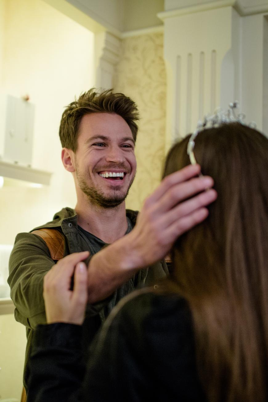 Awww! Clea-Lacy ist Sebastians Prinzessin - und das zeigt er ihr auch gerne.