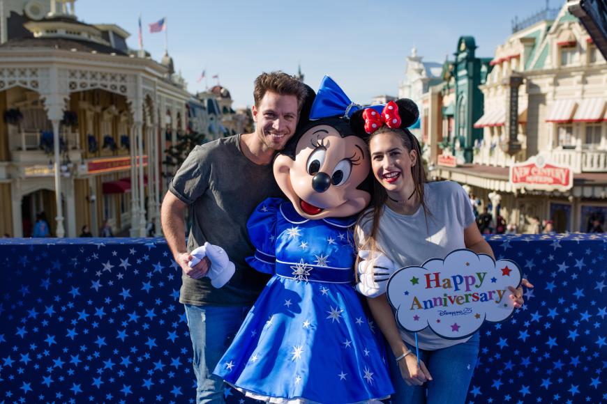 Süß! Im Disneyland trafen Sebastian und Clea-Lacy auf ein bekanntes Gesicht - Minni Mouse.