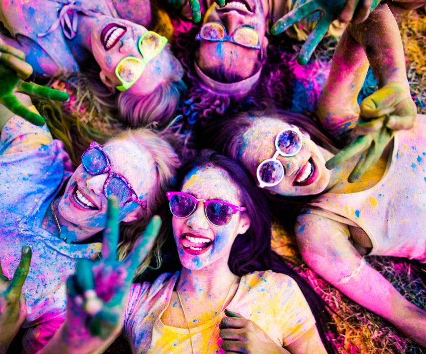 Das Holi-Festival ist bekannt für die bunten Farbbeutel, doch auch die neun anderen deutschen Festivals sind echt ein Knaller!