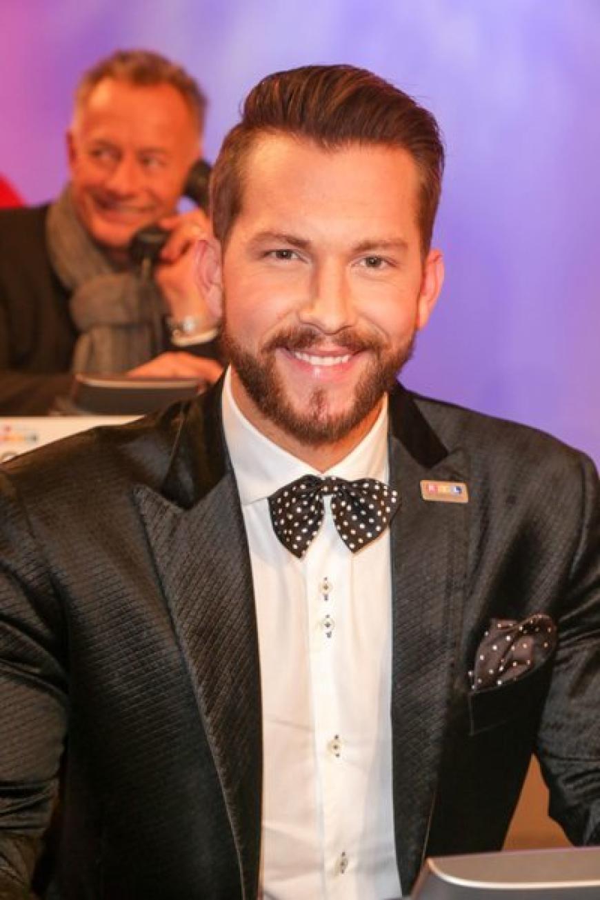 Der ehemalige Bachelor beim Spendenmarathon von RTL.