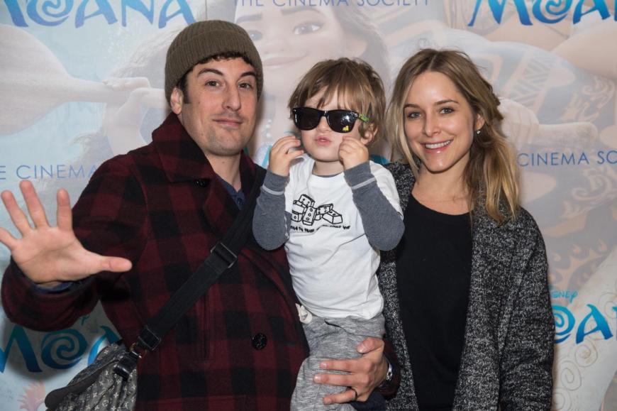 Wie der Vater, so der Sohn: Die coolen Posen wie sein Papa Jason Biggs hat Sid jedenfalls schon drauf!