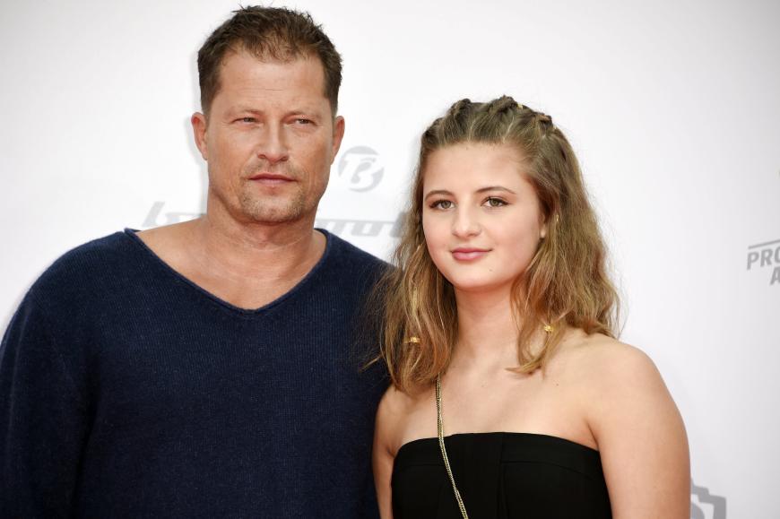 Für ihr Badewannen-Foto auf Instagram erntete emma Schweiger viel Kritik. Jetzt äußerte sich Papa Til Schweiger zum Shitstorm.