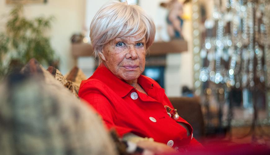 Die 85-Jährige leide schon seit einer Weile an einer Bauchspeicheldrüsen-Entzündung. Die Krankheit wolle Ingrid van bergen jetzt mit viel guter Laune und Tee kurieren.