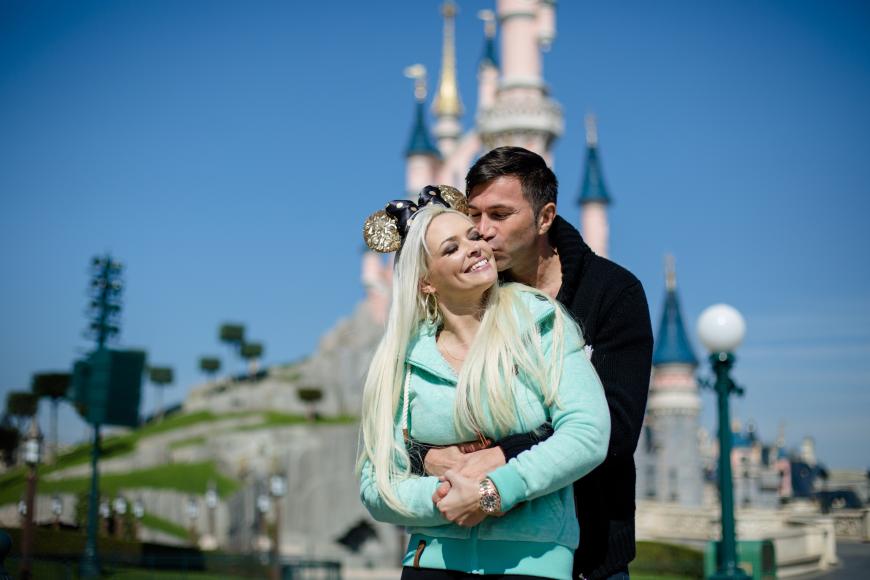 Mit Lucas Cordalis zeigte sie sich zuletzt happy im Disneyland.