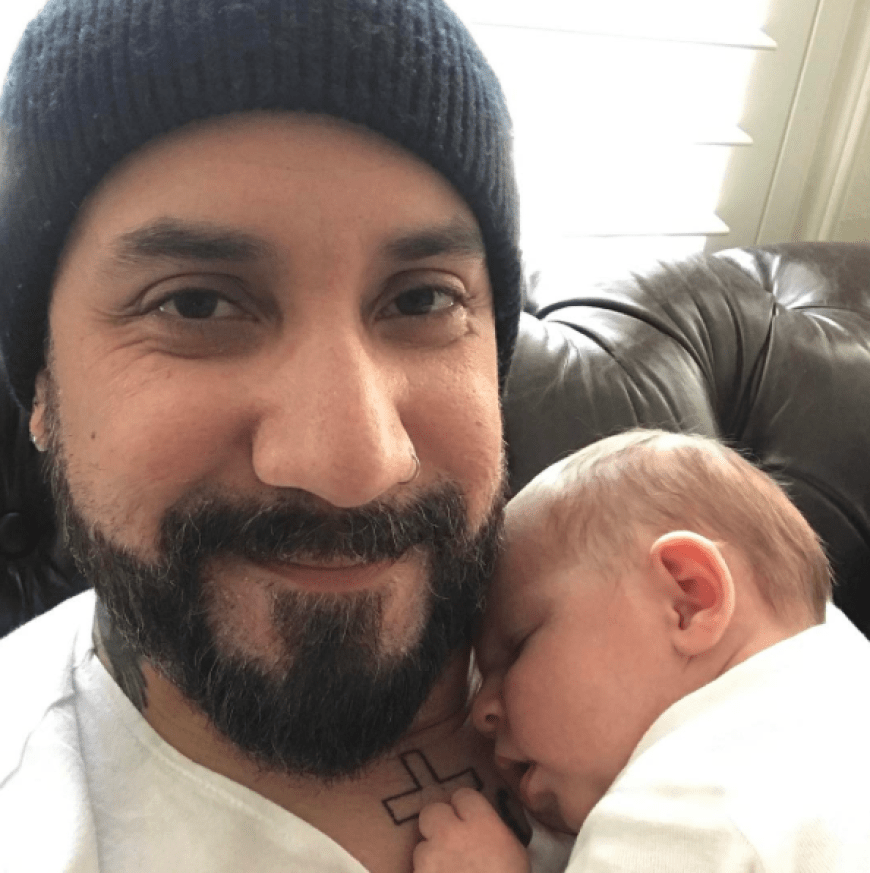 Das erste Selfie von A.J. McLean und Baby Lyric Dean.
