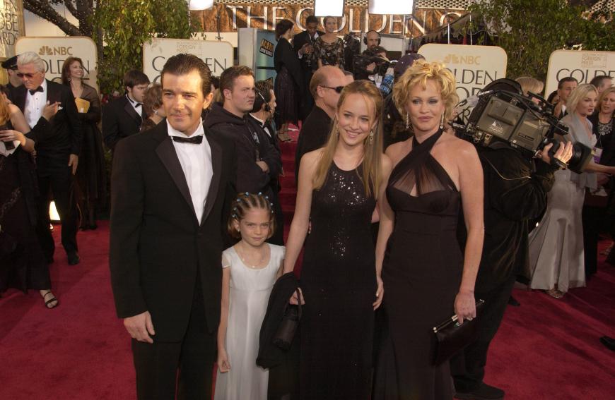 Dakota Johnson (2.v.r.) mit Mama Melanie, Stiefvater Antonio Banderas und Halbschwester Stella Banderas (2.v.l.), die heute 20 ist.