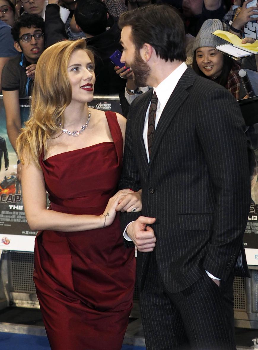 Freundschaft plus oder echte Liebe? Zwischen Scarlett Johansson und Chris Evans soll es gefunkt haben.