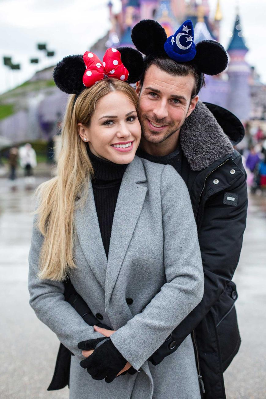 Die beiden Ex-Kuppelshow-Teilnehmer Leonard Freier und Angelina Heger waren nur kurze Zeit ein Paar. Im November 2016 trennten sie sich unter dramatischen Umständen.