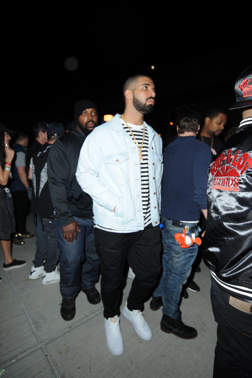 Drake trat als Überraschungsgast beim Coachella 2017 auf und wurde anschließend beim
