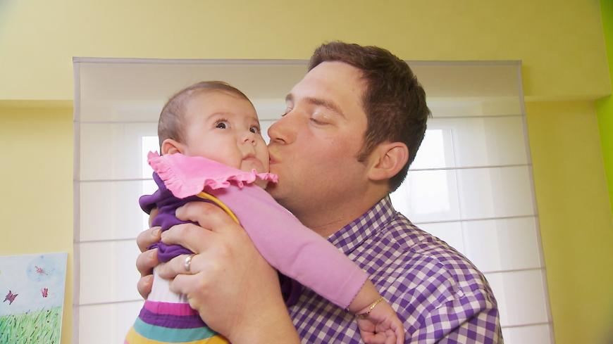 Charlotte ist der ganze Stolz von Papa Guy. Er schwärmt: