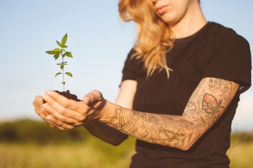 Natürliche Aufklebe-Tattoos, mit einem zarten Duft des jeweiligen Gewürzes, sind ein Festival-Must-have!