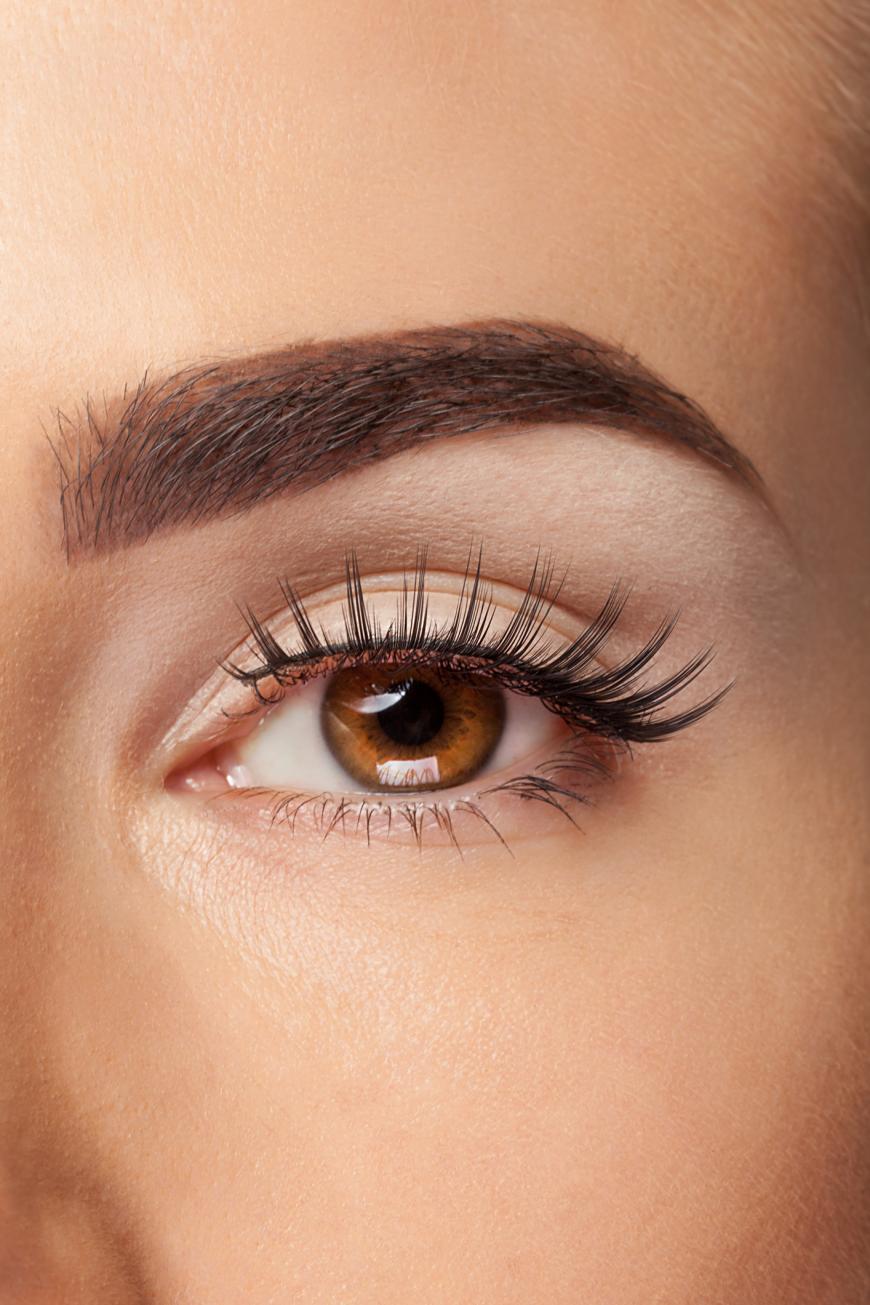 Bisher war diese Form das perfekte Augenbrauen-Styling, doch nun kommen die "Featherbrows"!