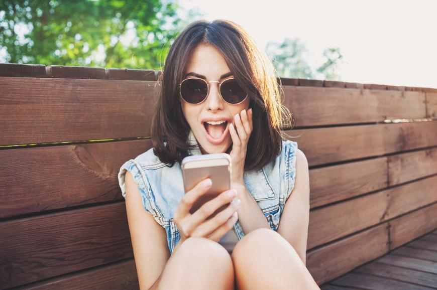 OMG! Das neue WhatsApp-Update bringt uns die "Unsend"-Funktion, mit der wir gesendete Nachrichten wieder löschen können.